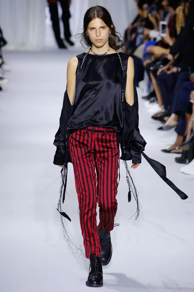 Look 15